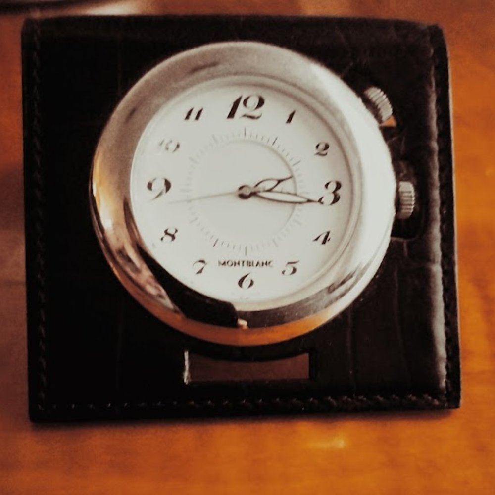Travel alarm clock